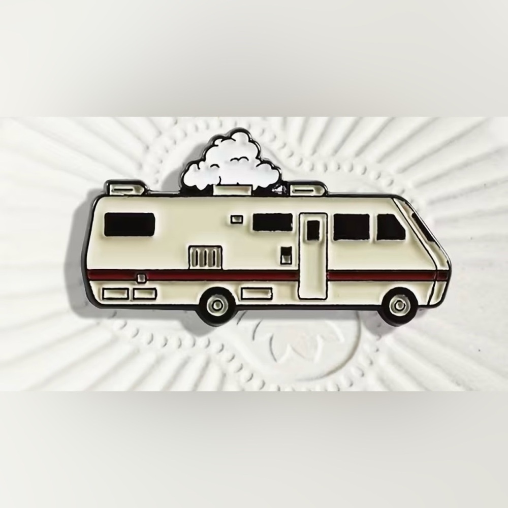 Breaking BAD RV Walter & Jessie Let’s Cook! Alloy Enamel Unisex Pin-Brooch. NEW